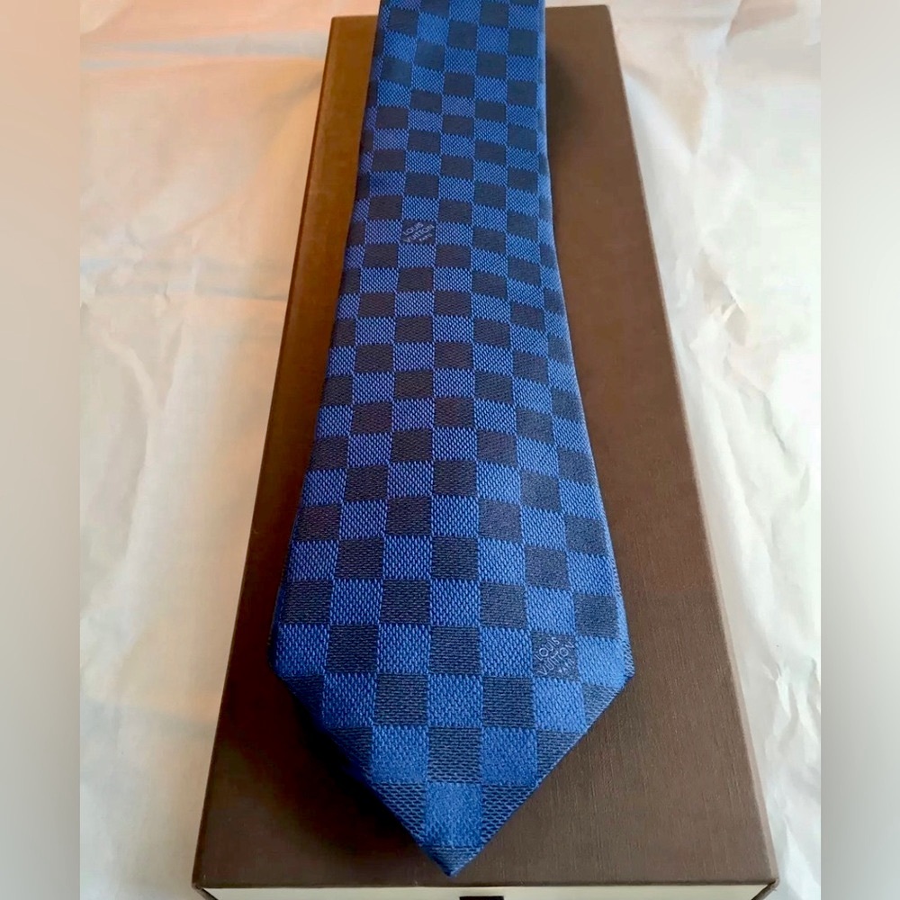 🎁LV HOLIDAY 26’🎁💯LOUIS VUITTON DAMIER KNIGHT BLUE SPECIAL LIMITED EDITION TIE🔥🎁